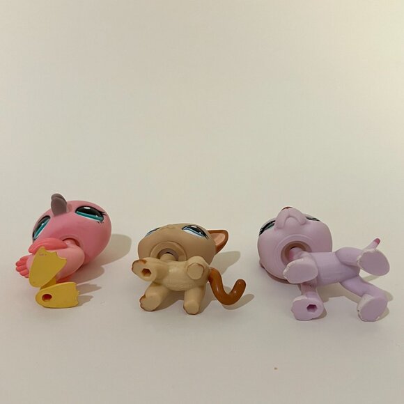 Littlest Pet Shop Stylin' Pets Runway Set with LPS #1022, #1023, #1024 - Picture 5 of 8